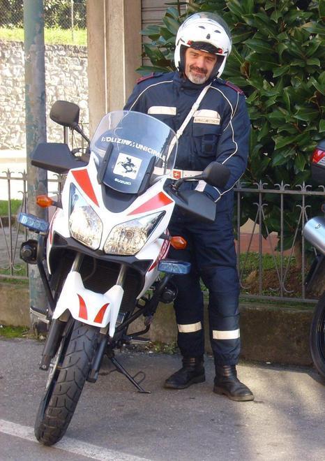 Patente italiana sospesa, ne mostra una cinese ai vigili