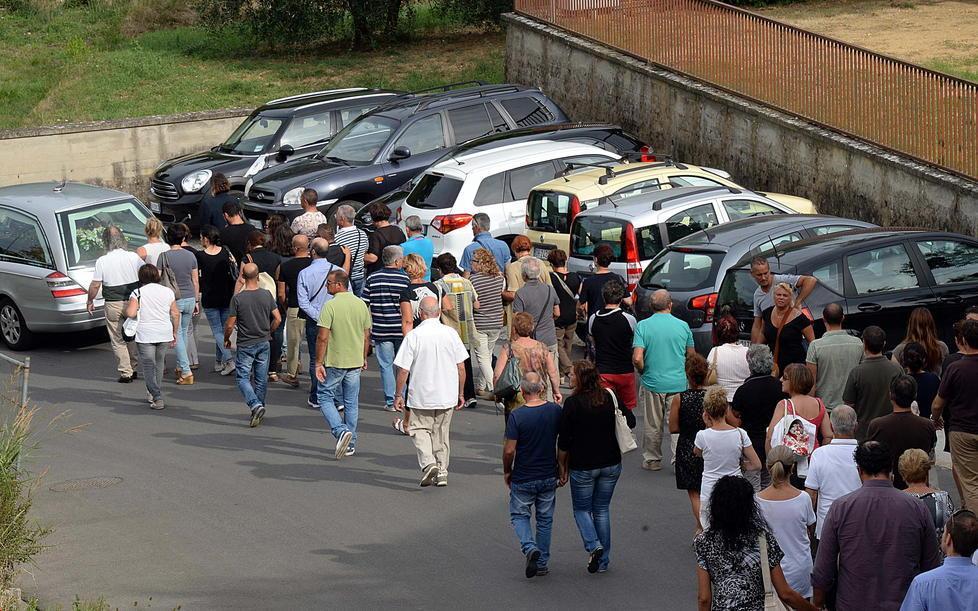 Il prete: Davide era una brava persona 