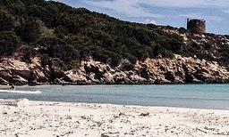 Cala Arena violata da due turisti