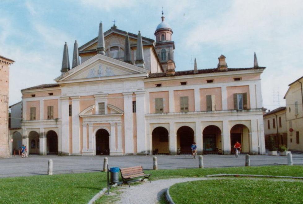 Barricato in parrocchia, una task force per calmarlo