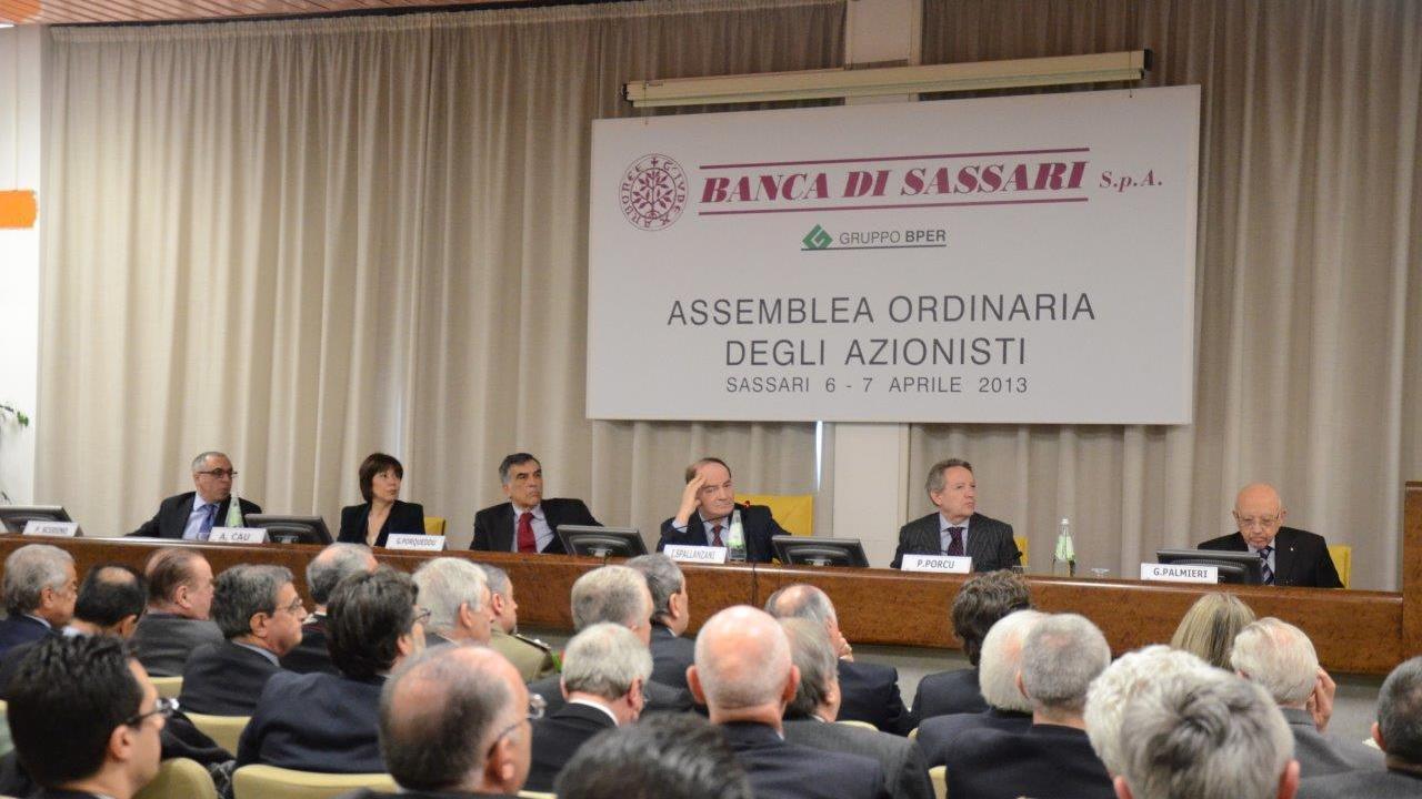 Un'assemblea degli azionisti della Banca di Sassari