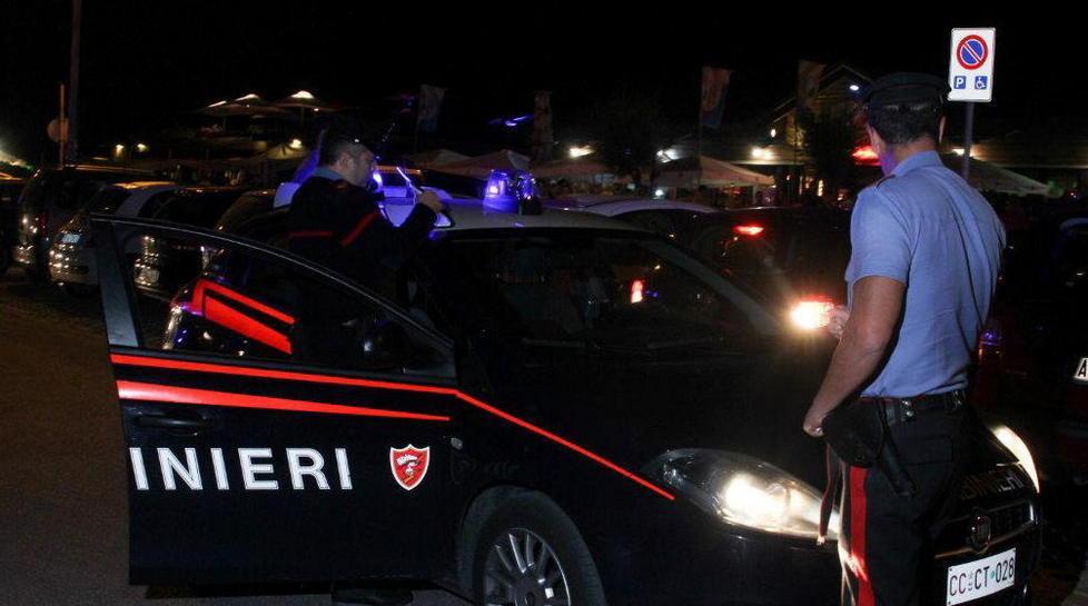 Un posto di blocco dei carabinieri in città
