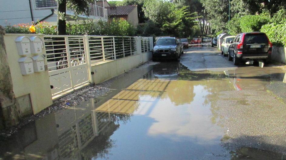 «Ci risiamo, due gocce di pioggia e Tirrenia è allagata»