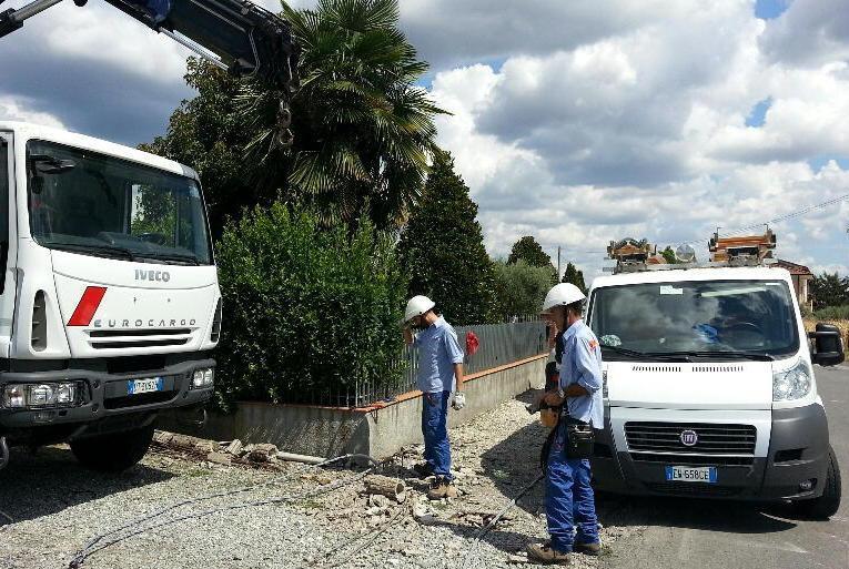 Camion trancia un cavo dell’Enel a Lammari