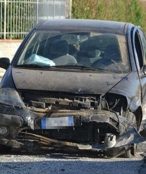 Auto nel fossato, grave bimbo di sei mesi 
