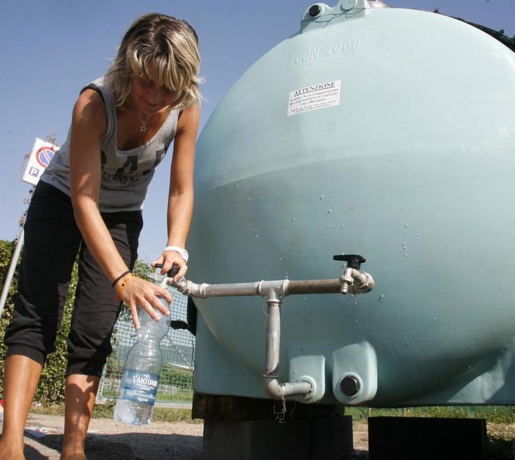 Acqua di nuovo potabile prima che la scuola riparta 