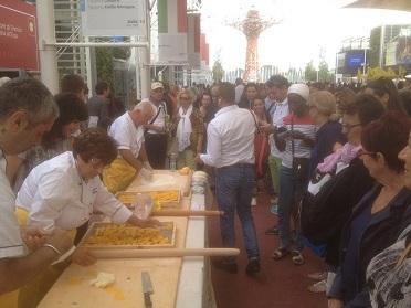 All’Expo lezione su come si tira la sfoglia E alla fine escono cappelletti e cappellacci 