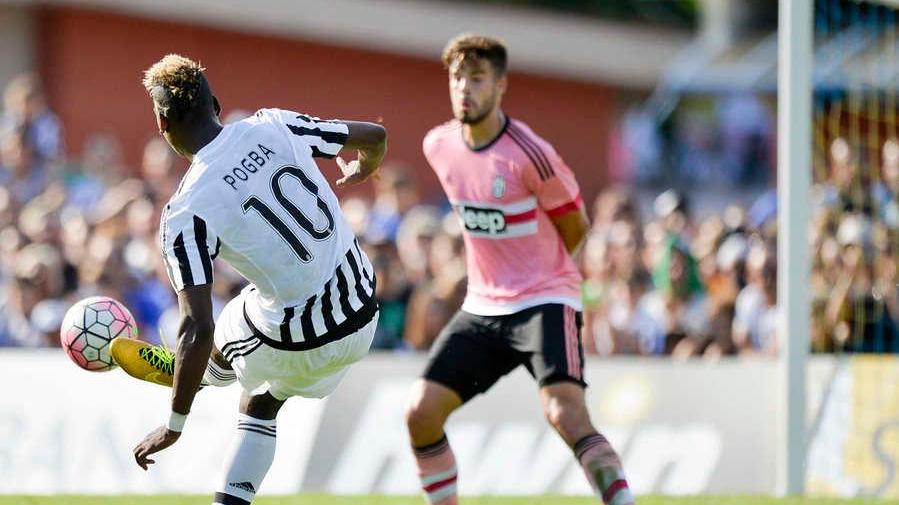 Juve, la firma di Pogba sulla festa a Villar Perosa