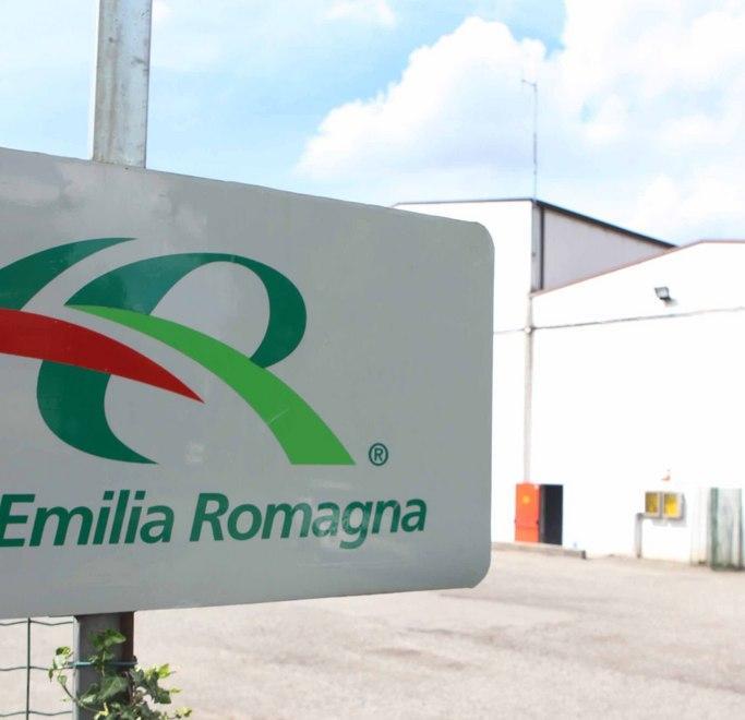 «Nube bianca e odore acre dal deposito treni Tper» 