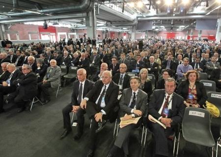 Bper, passa il taglio di mille dipendenti 