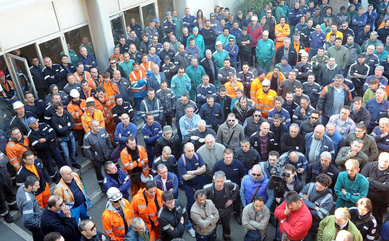 Assemblea dei lavoratori alla Lucchini (foto di Paolo Barlettani)