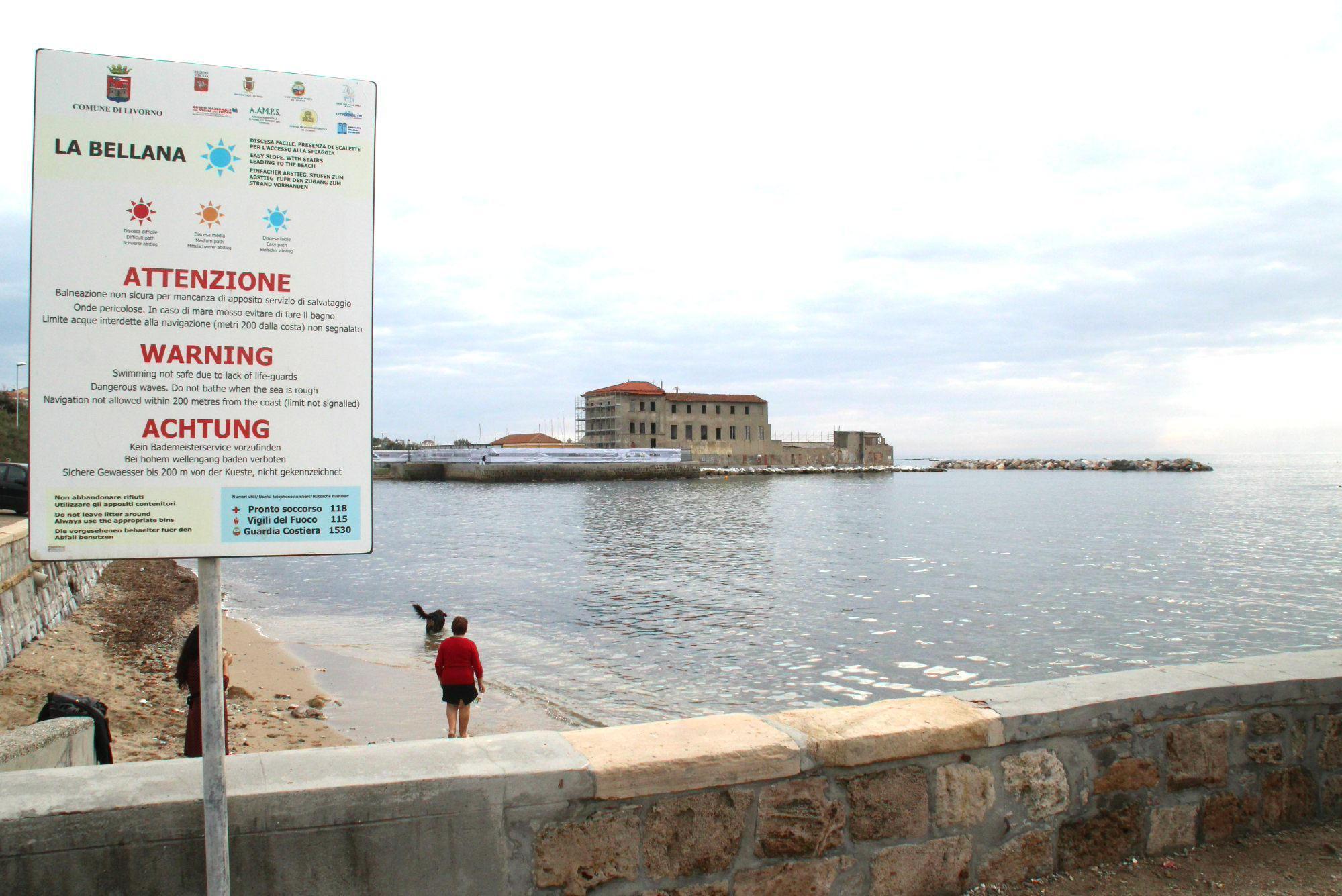 E' scattato il divieto di balneazione nella zona tra il cantiere Azimut Benetti e il moletto Nazario Sauro