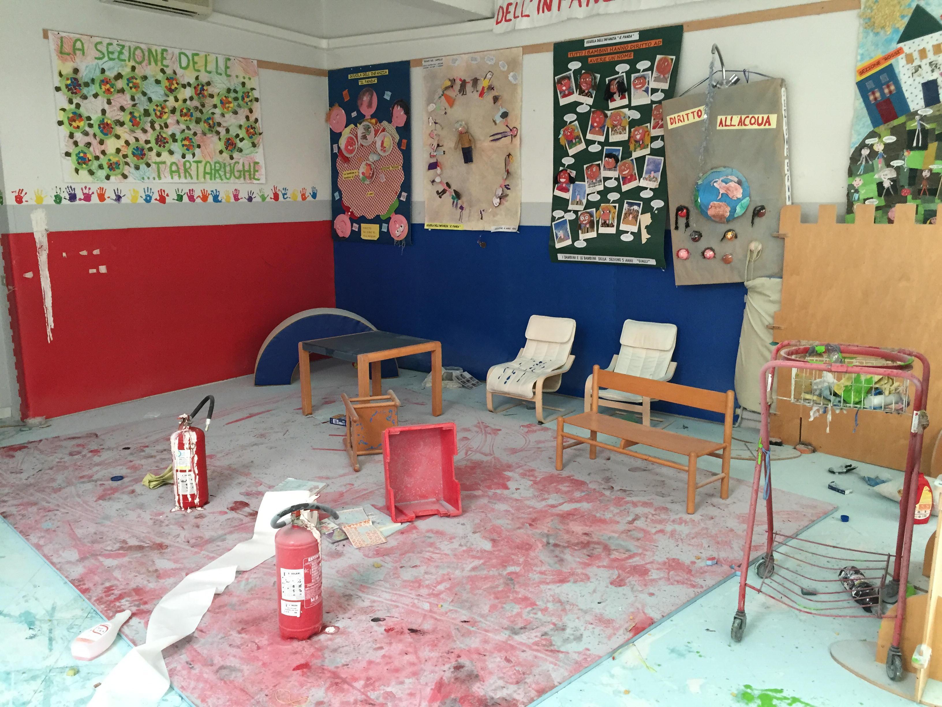 La scuola dell'infanzia danneggiata dai vandali