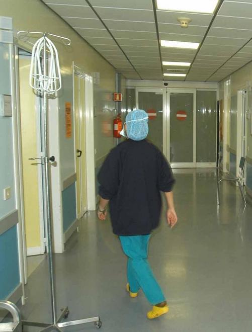 Bimbo morto in via Tamburini:dal Policlinico «Sì, è possibile non accorgersi di essere incinta» 