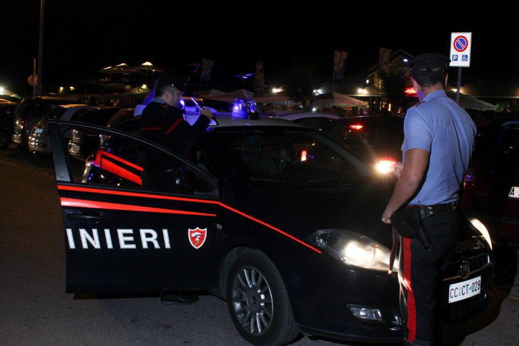 Un'auto dei carabinieri