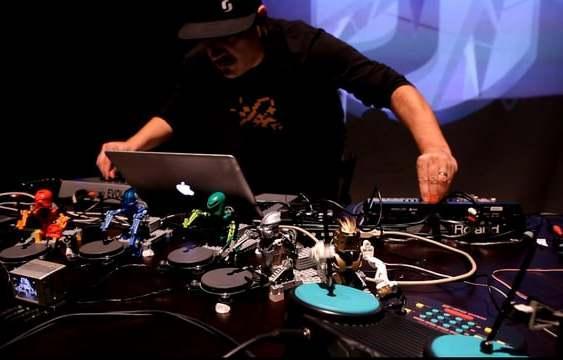 A Reggio Emilia si balla con i robot della Lego 