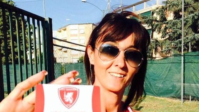 Uno dei primi abbonamenti venduti ieri dal Fc Grosseto