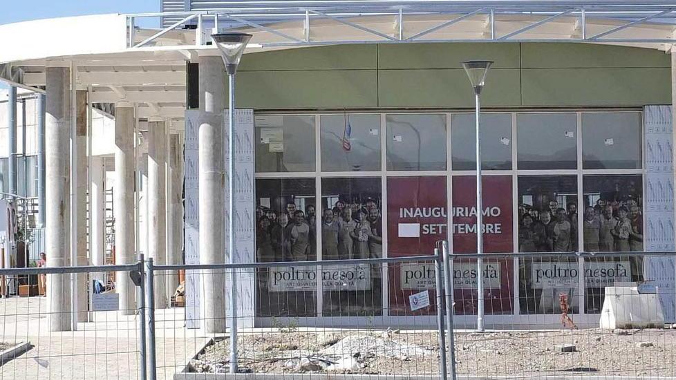 Quell’area diventa affollata arriva “Poltrone e Sofà”