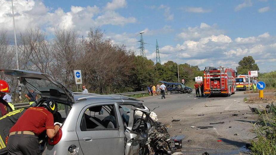 La corsa, i sorpassi e poi lo schianto
