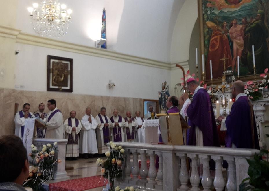 Tutta Jerzu al funerale del parroco 