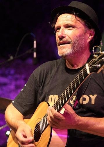 La voce di Farrington e le corde di Gibellini sono al Panama Beach