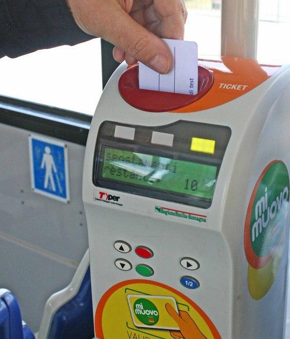 Lite sull’autobus tra controllore e utenti non paganti