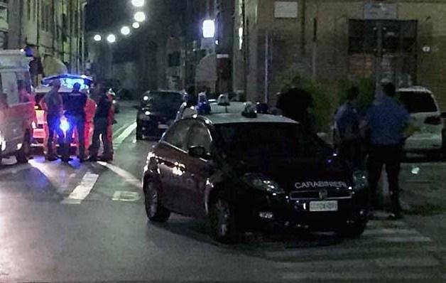 Molesta e minaccia la gente Ubriaco denunciato 