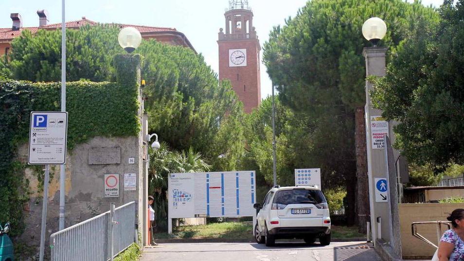 L'entrata dell'ospedale di via della Meridiana