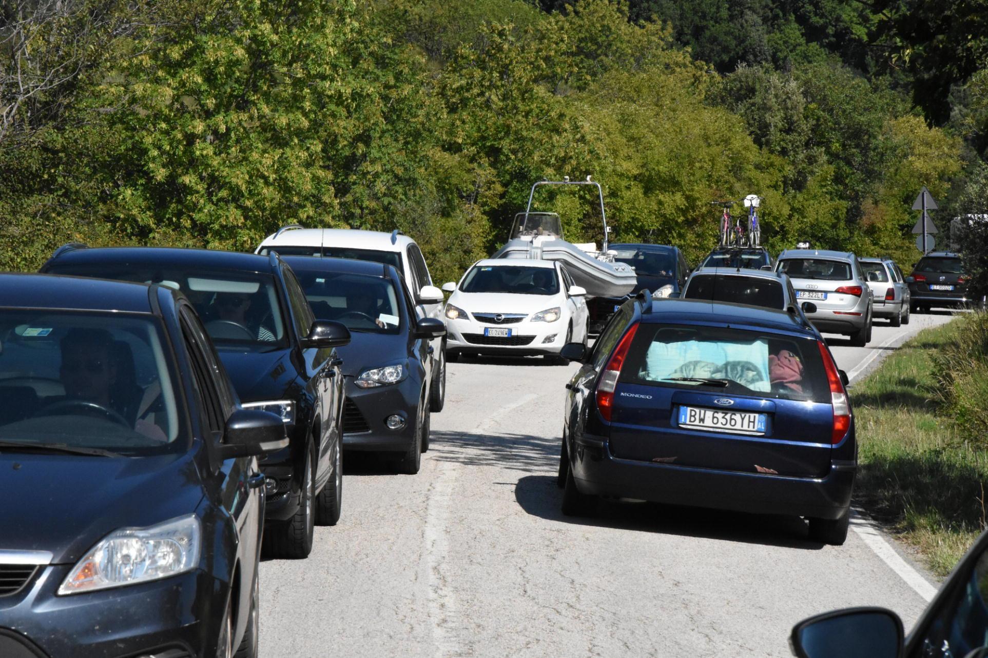 La coda sulla Statale 223 tra Grosseto e Siena sabato 22 agosto
