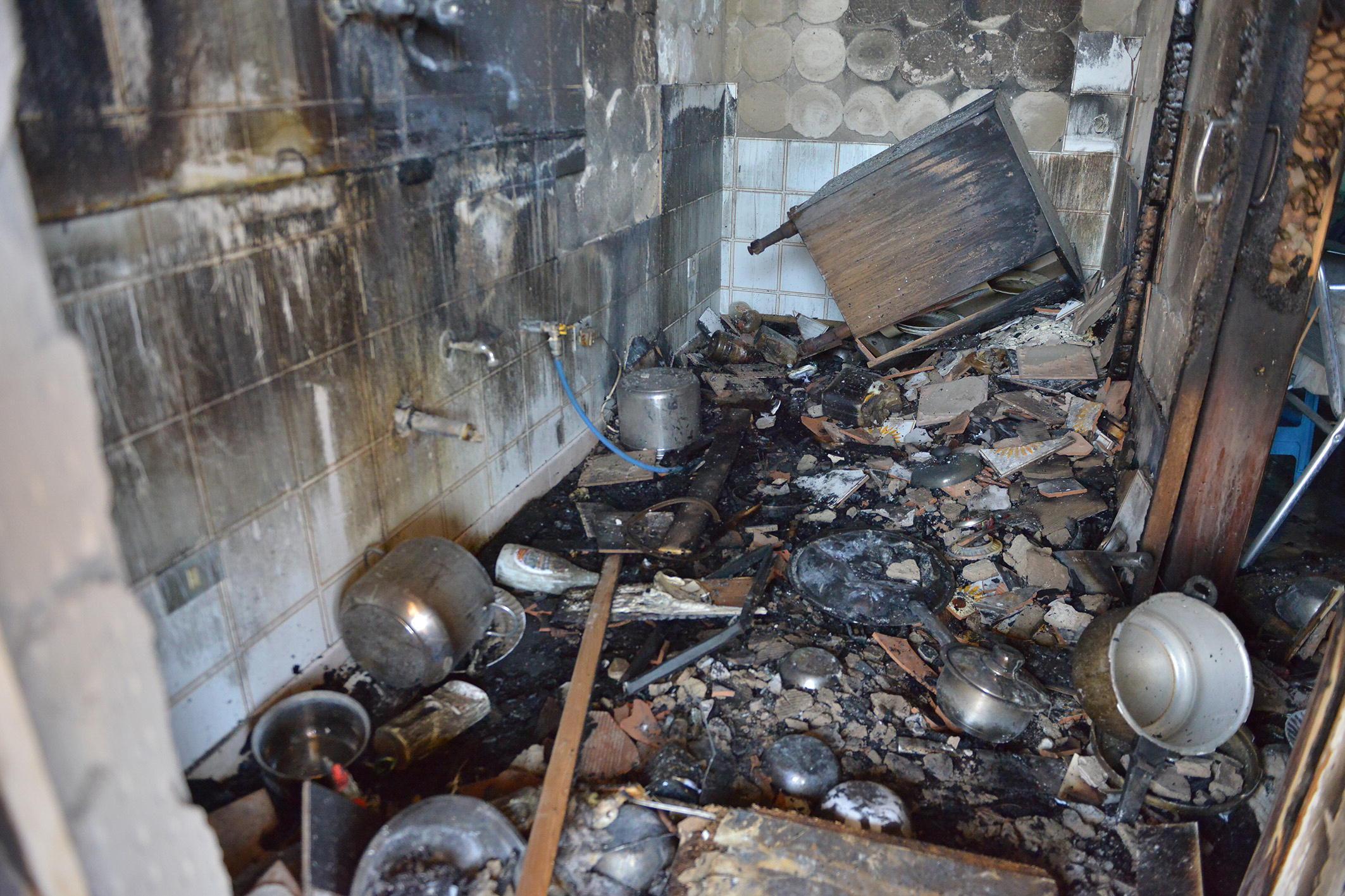 La cucina distrutta dalle fiamme 