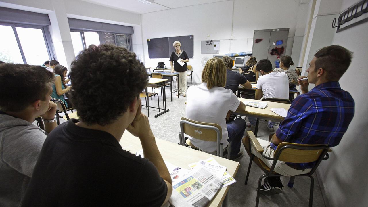 Studenti in classe durante una lezione