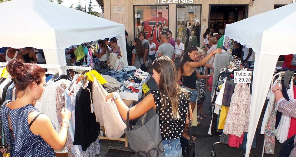 Si chiude a mezzanotte lo “Sbaracco” in centro
