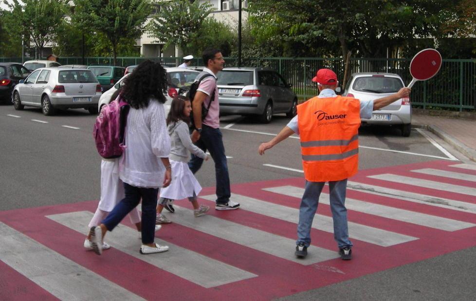 Aaa, cercansi nuovi nonni vigile 