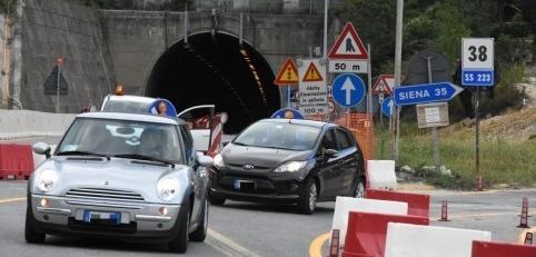 Cede la galleria, strada chiusa 10 giorni 