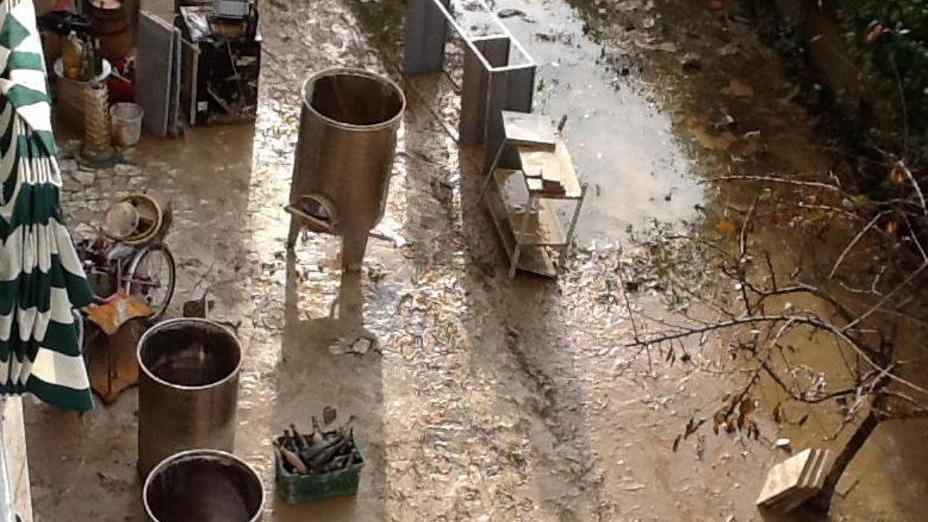 Avvelenati dal fango dell’alluvione