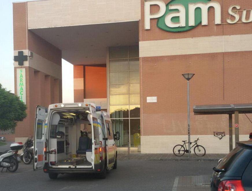 Malore alla Pam anziana soccorsa nella farmacia 