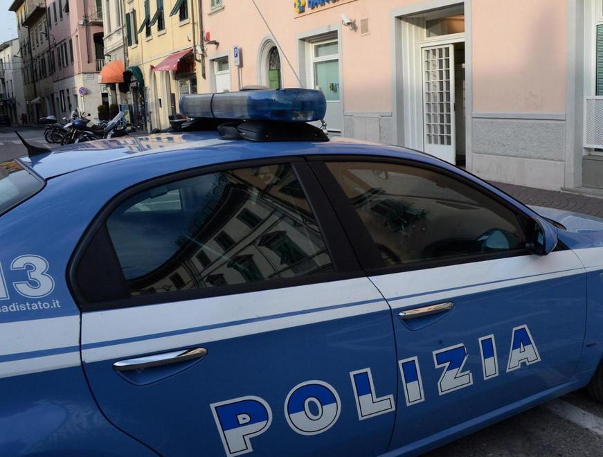 Con la droga in piazza Magenta, arrestato 