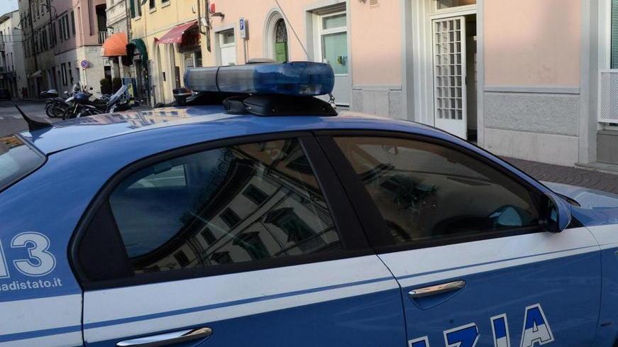 Con la droga in piazza Magenta, arrestato