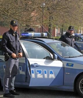 Guidava a zig zag Patente ritirata e veicolo confiscato