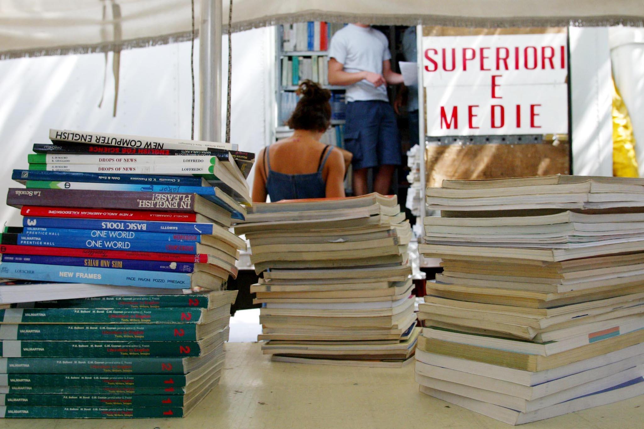 Riapre il mercatino dei libri scolastici usati a Officina Giovani Il