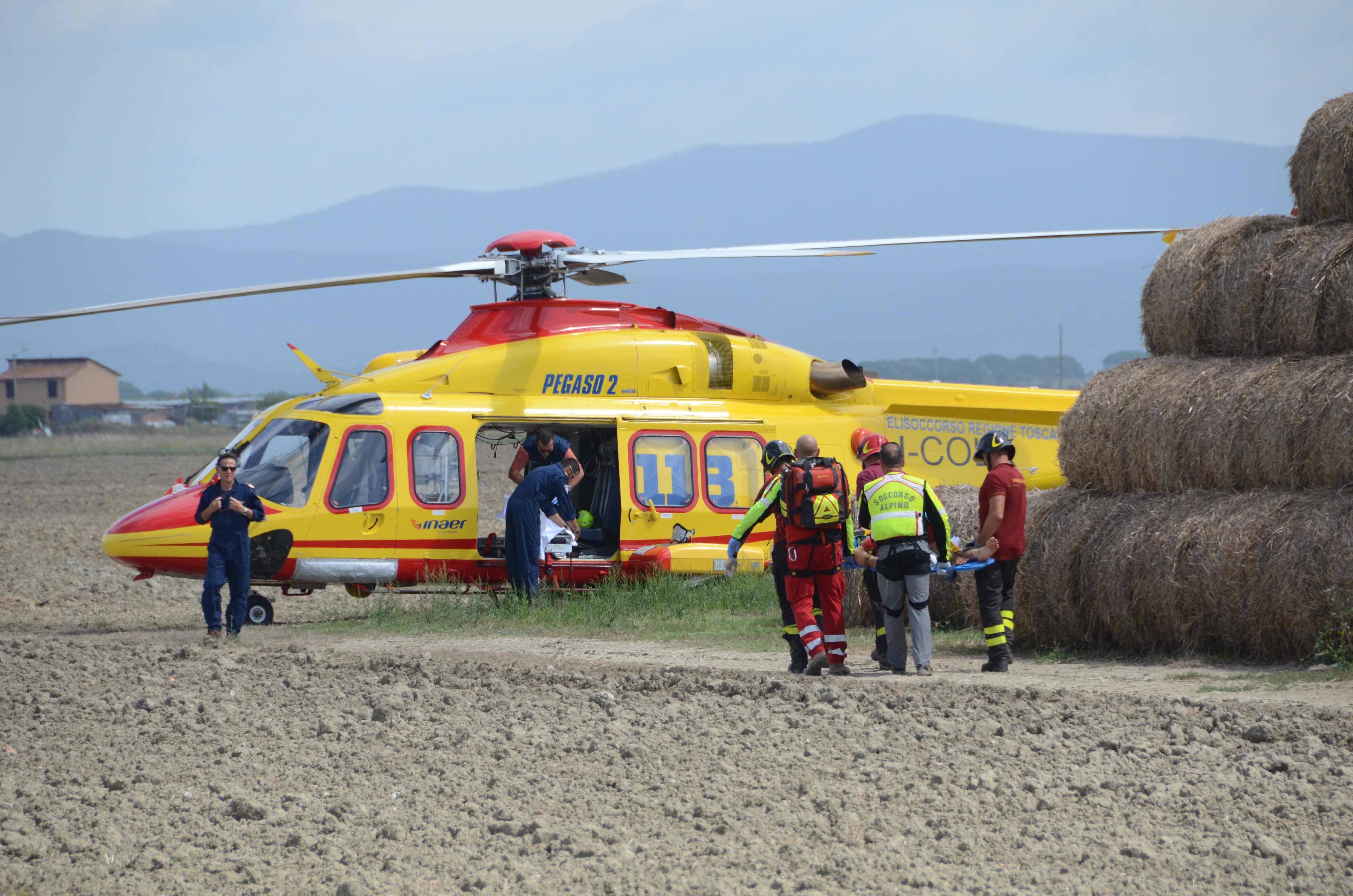 Salvi i due rocciatori bloccati in parete sulla Pania