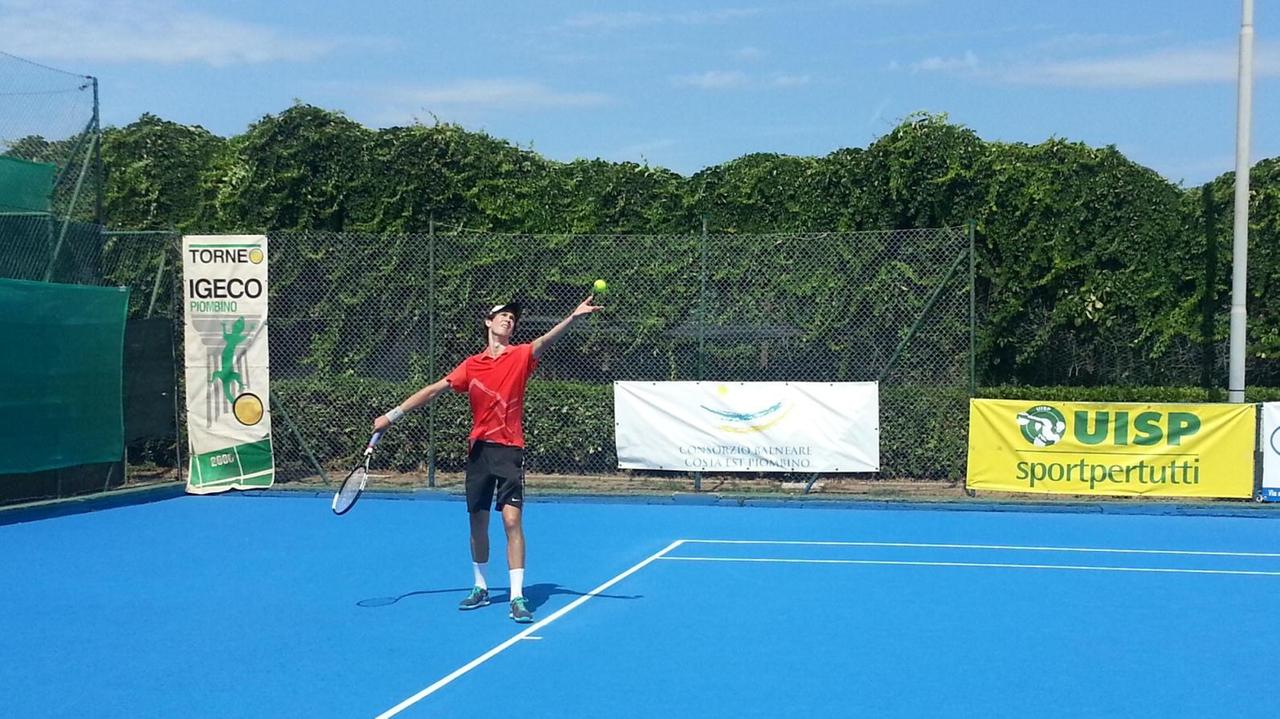 Jesse Ross, 20 anni, al servizio sui campi dell'Atp