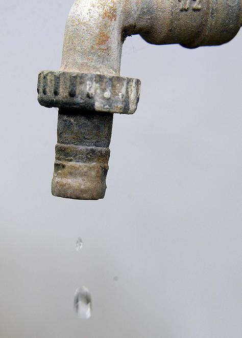 Stop acqua potabile, operatori nei guai