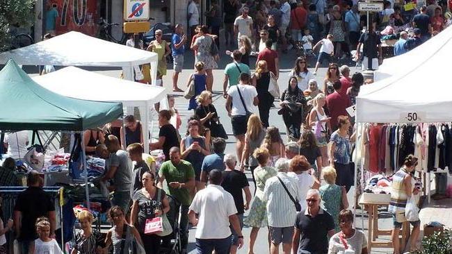Folla per la chiusura dello Sbaracco