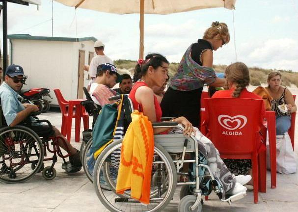 Disabili, tavolo tecnico per attrezzare le spiagge 