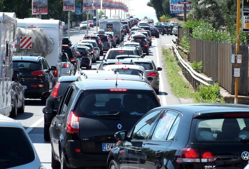 Traffico, un sabato di lunghe code 