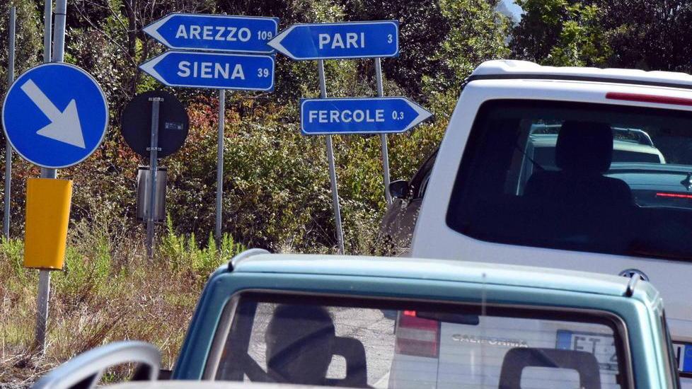 Coda di 10 chilometri sulla Senese Allerta per il bollino rosso di oggi