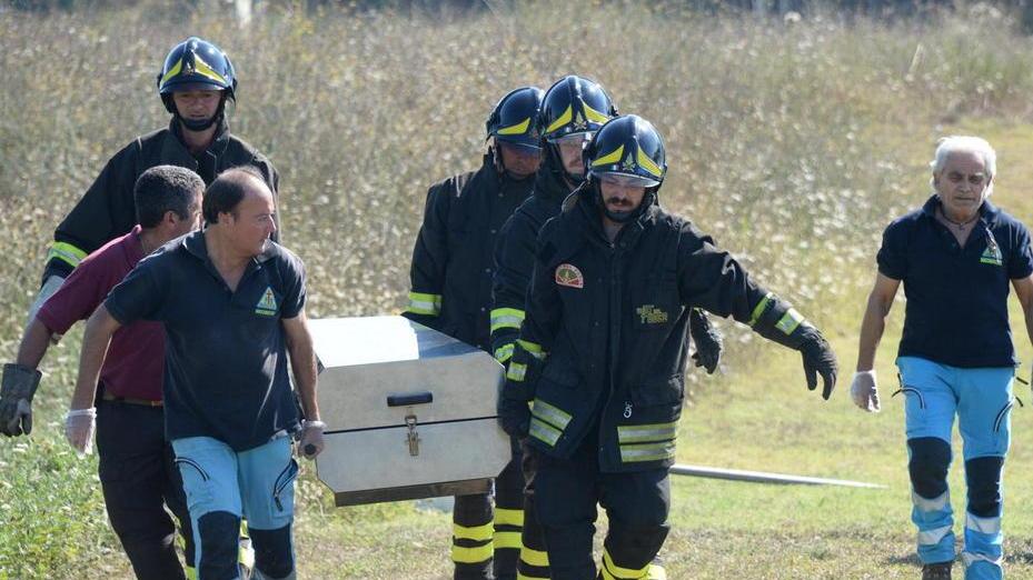 Cade deltaplano: un morto