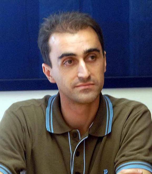 I cavatori donano un defibrillatore a tutto il paese