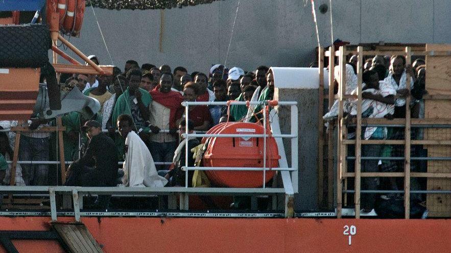 Rifugiati salvati davanti alla Libia in arrivo a Cagliari a bordo della Siem Pilot